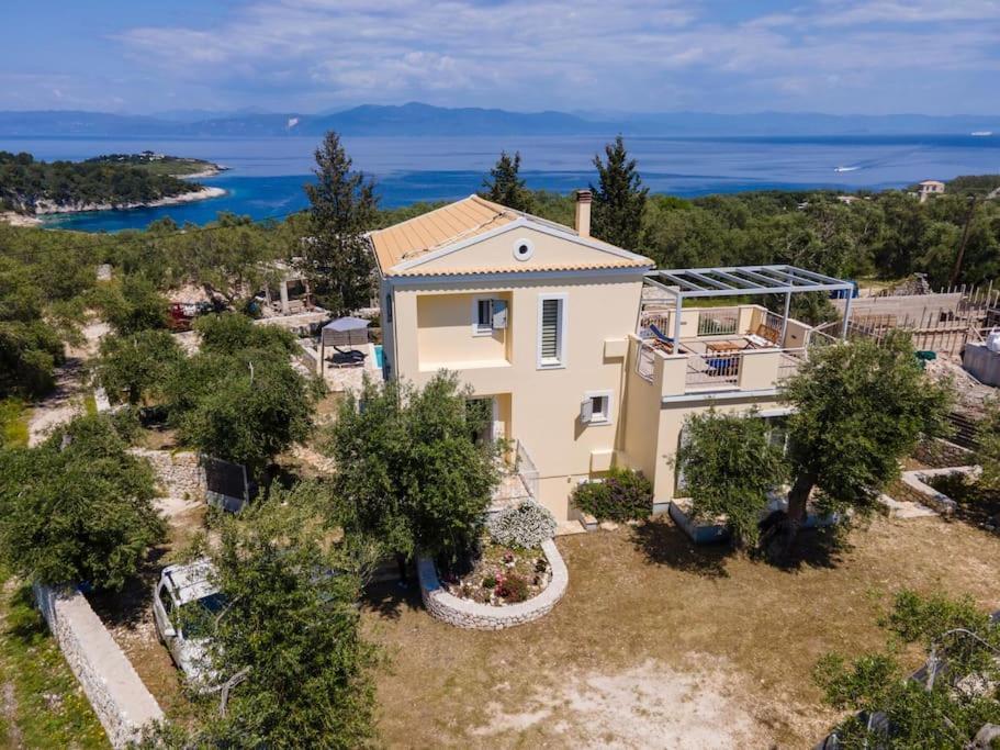 A Casa D' Irene Paxos Gaios